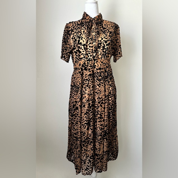 IVY CITY CO Anna Embossed Leopard Print Short Sleeve Midi Dress NWT Size Large - Picture 3 of 12